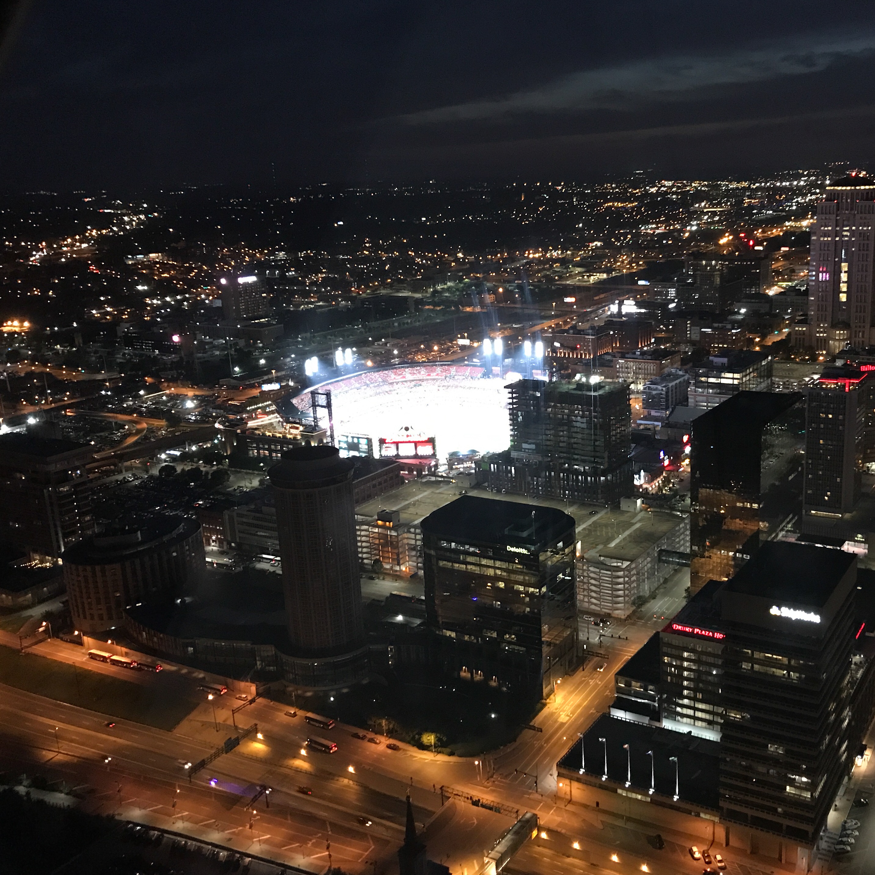 Gateway-Arch-National-Park-Observation-Deck-View-at-Night