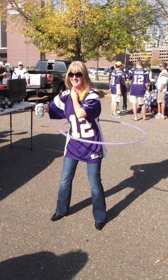 Vikings fan Hula hooping holding a beer