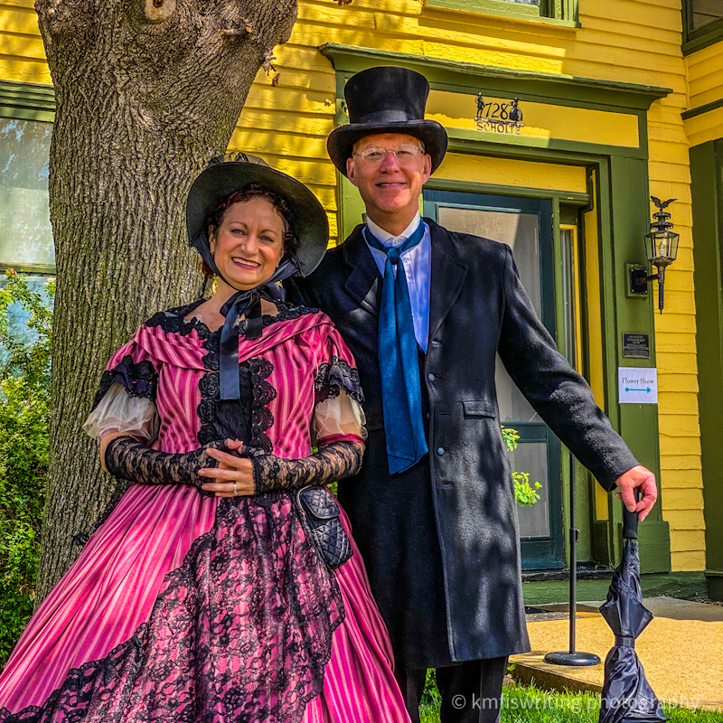 Pella Iowa Tulip Time flower festival gardens Dutch costumes